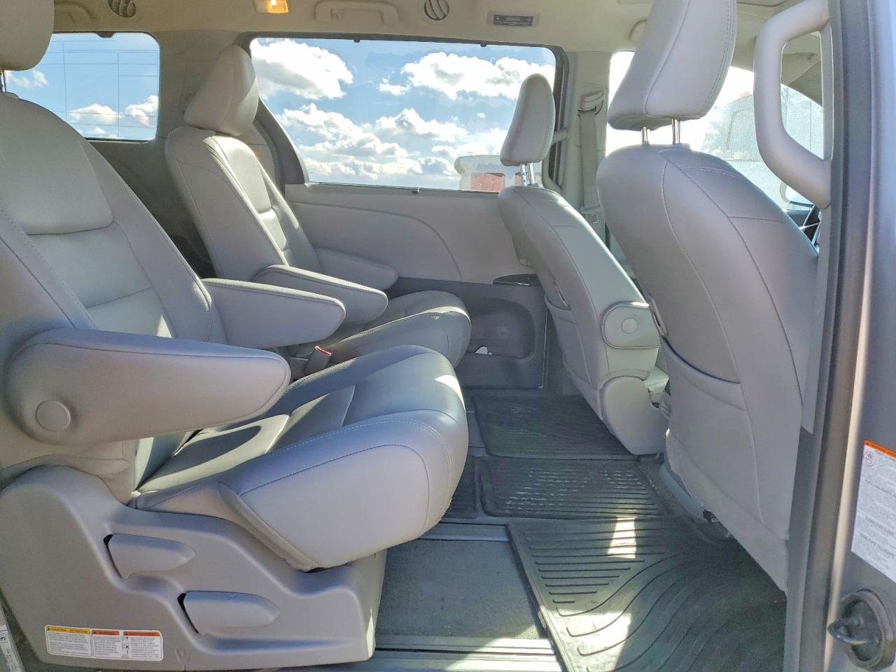 2018 TOYOTA SIENNA