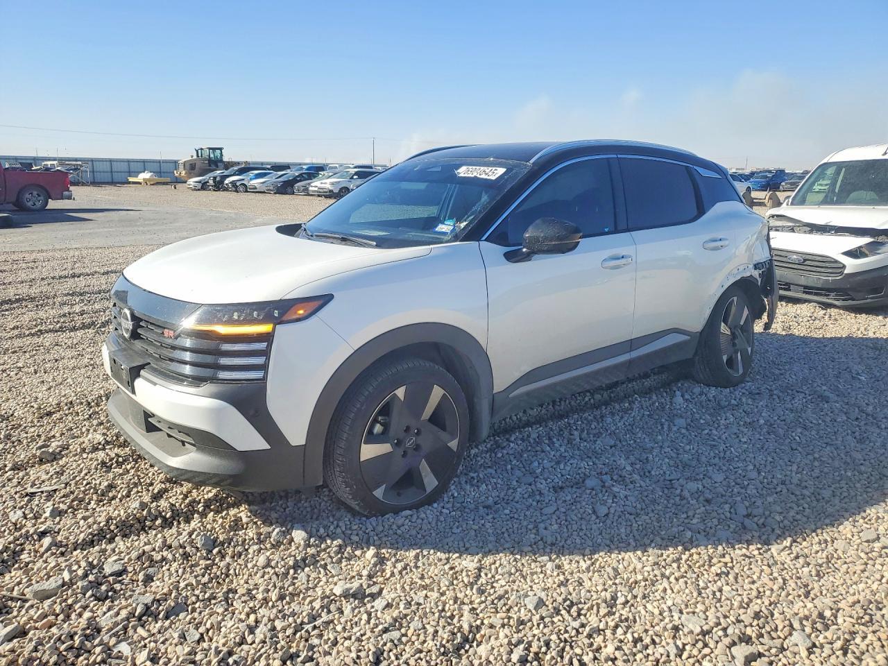 2025 NISSAN KICKS