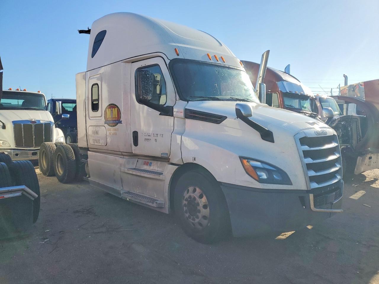 2020 FREIGHTLINER CASCADIA 126