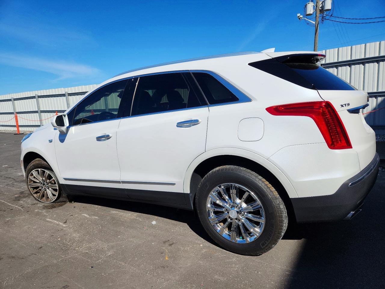 2017 CADILLAC XT5
