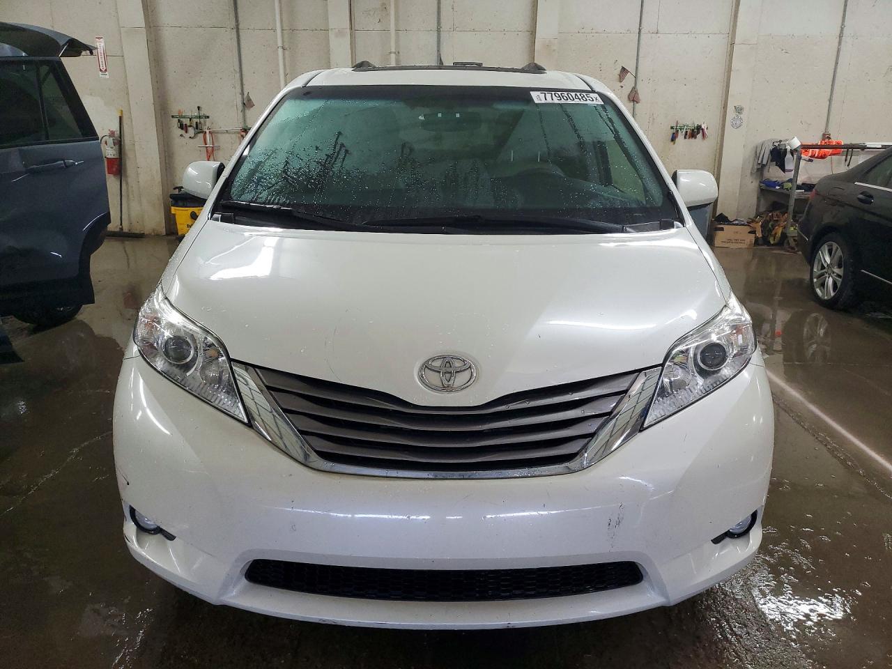 2017 TOYOTA SIENNA