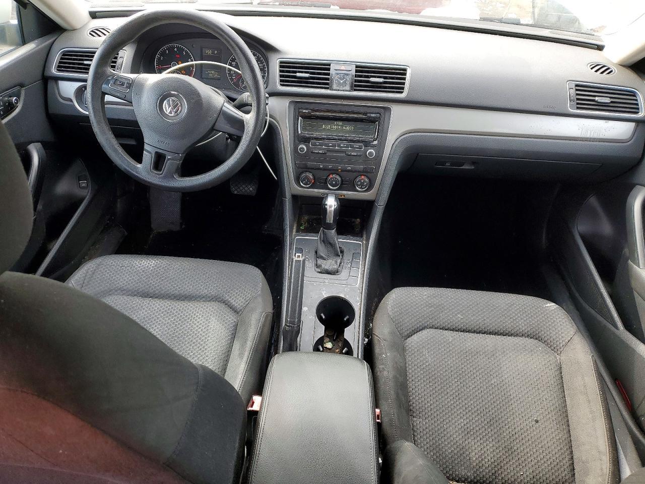 2013 VOLKSWAGEN Passat