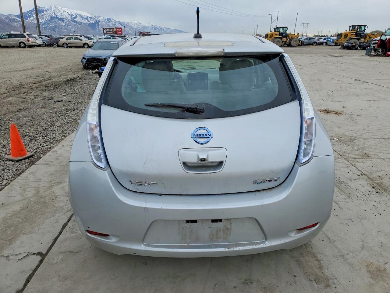 2011 NISSAN LEAF