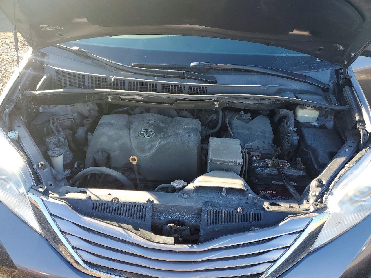 2017 TOYOTA SIENNA