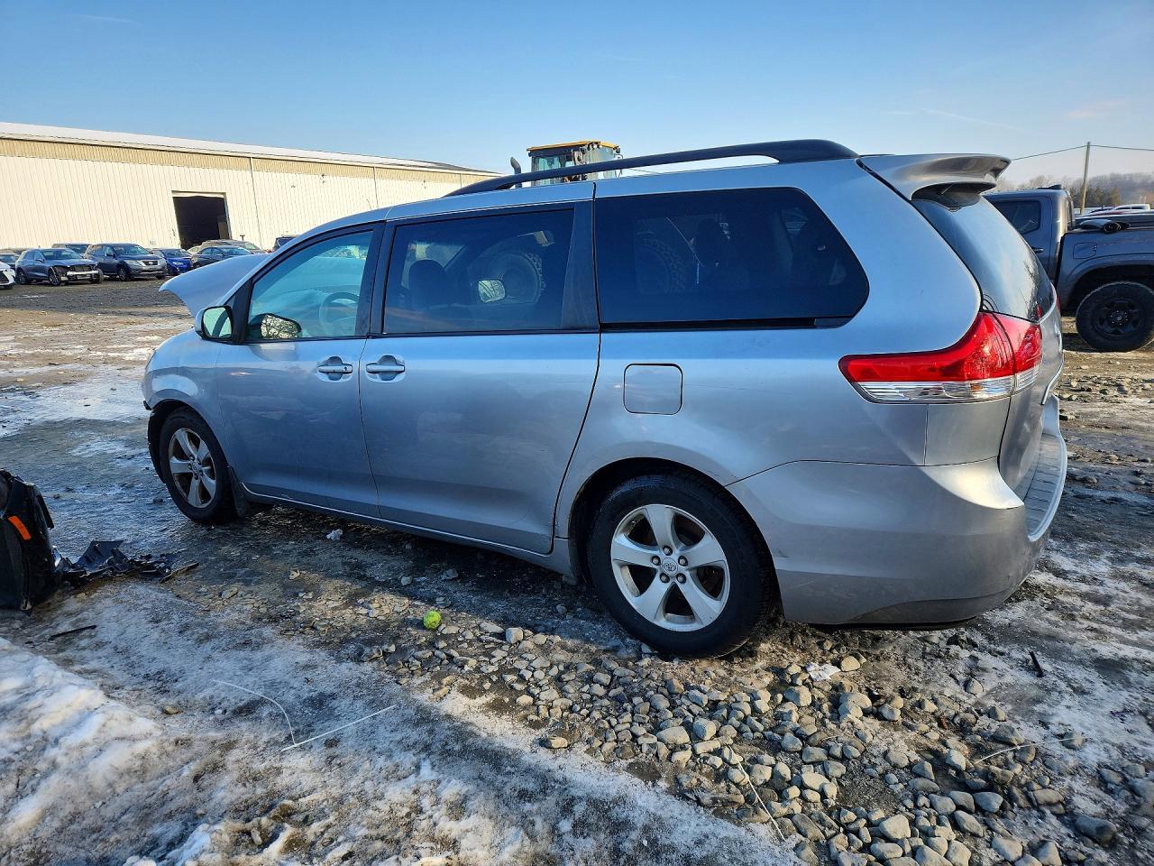 2012 TOYOTA SIENNA