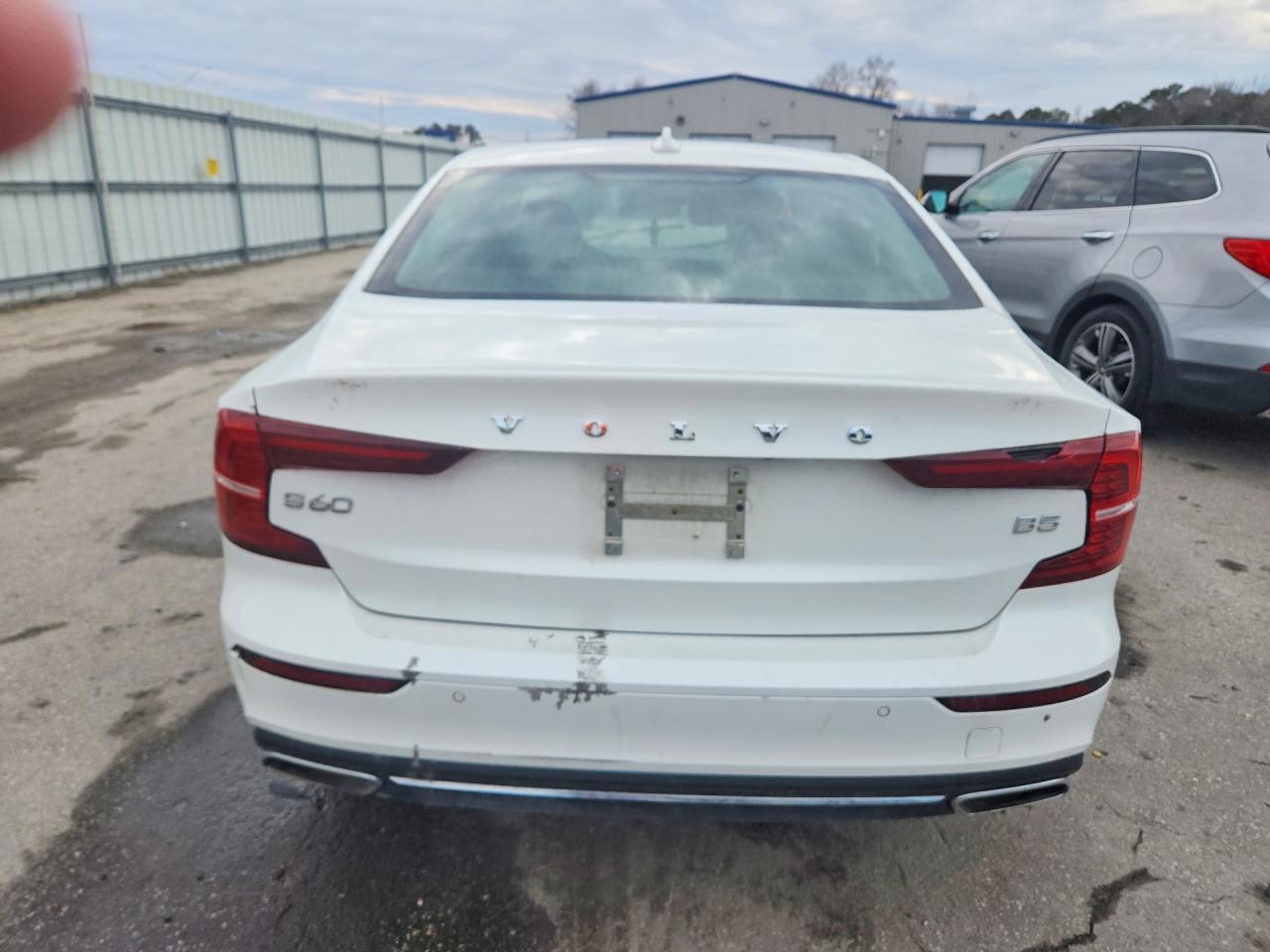 2022 VOLVO S60