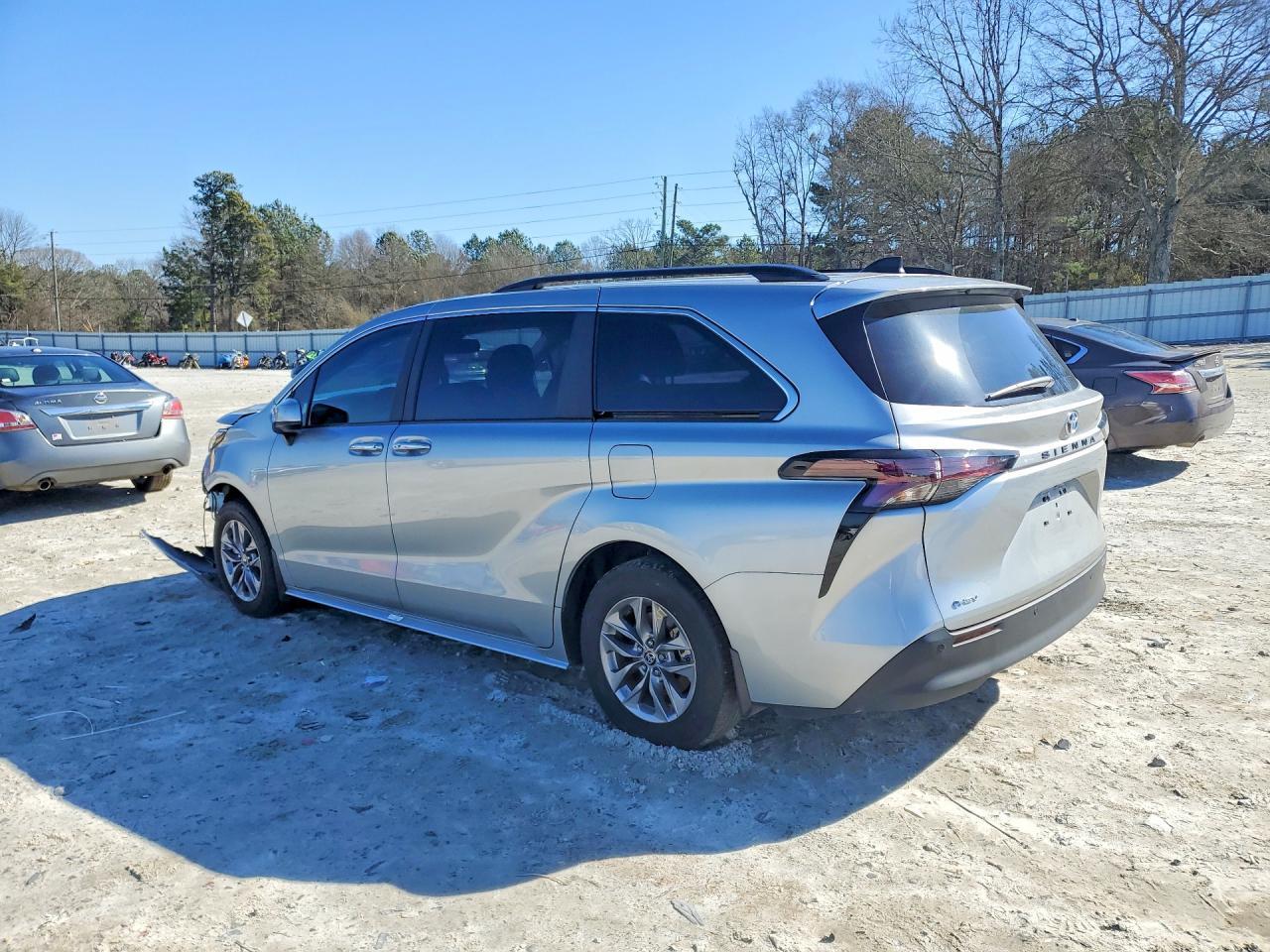 2025 TOYOTA SIENNA