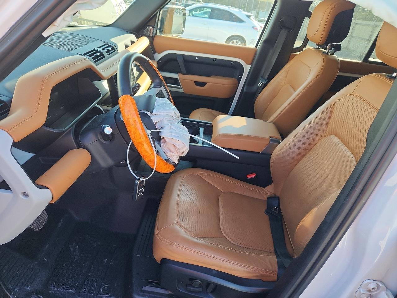 2024 LAND ROVER Defender
