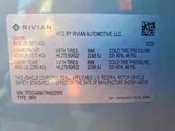 2024 RIVIAN R1s