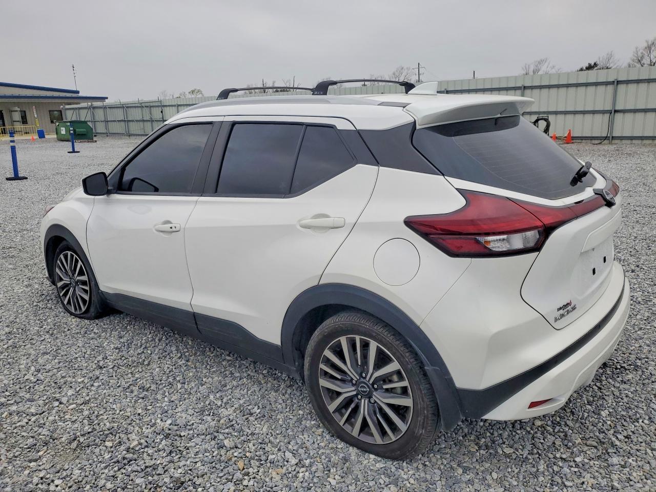 2023 NISSAN KICKS