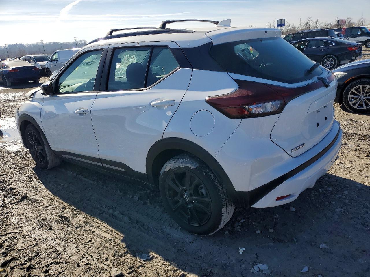 2023 NISSAN KICKS