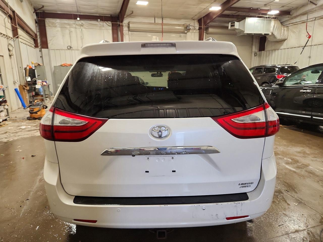 2017 TOYOTA SIENNA