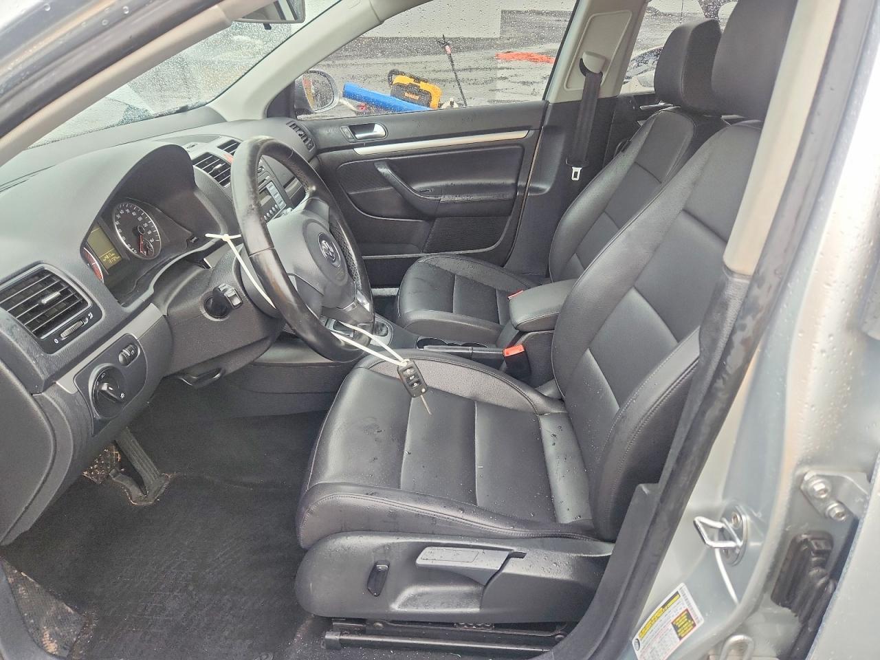 2010 VOLKSWAGEN JETTA