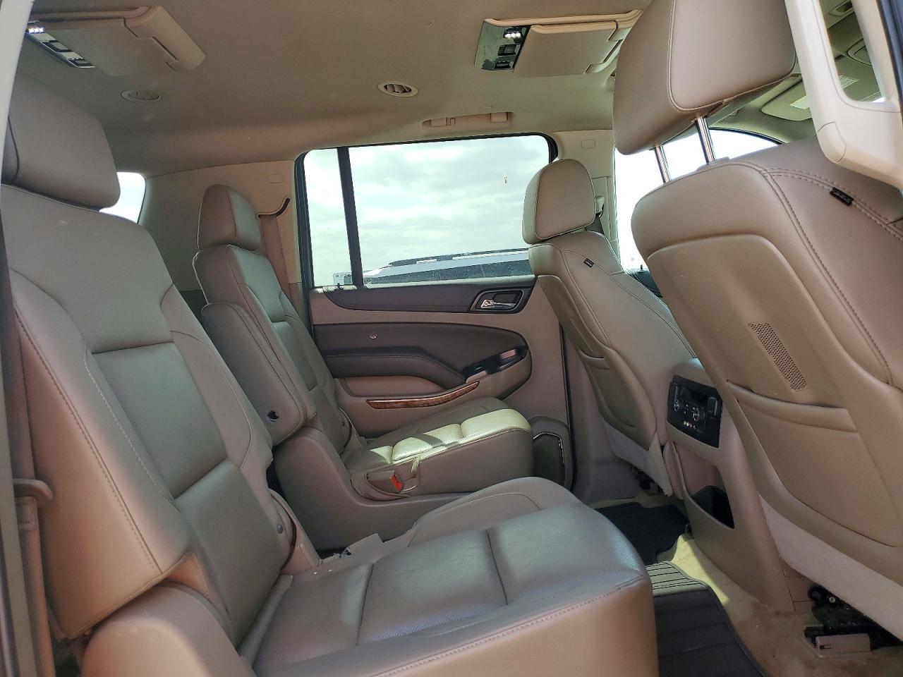 2016 CHEVROLET Suburban