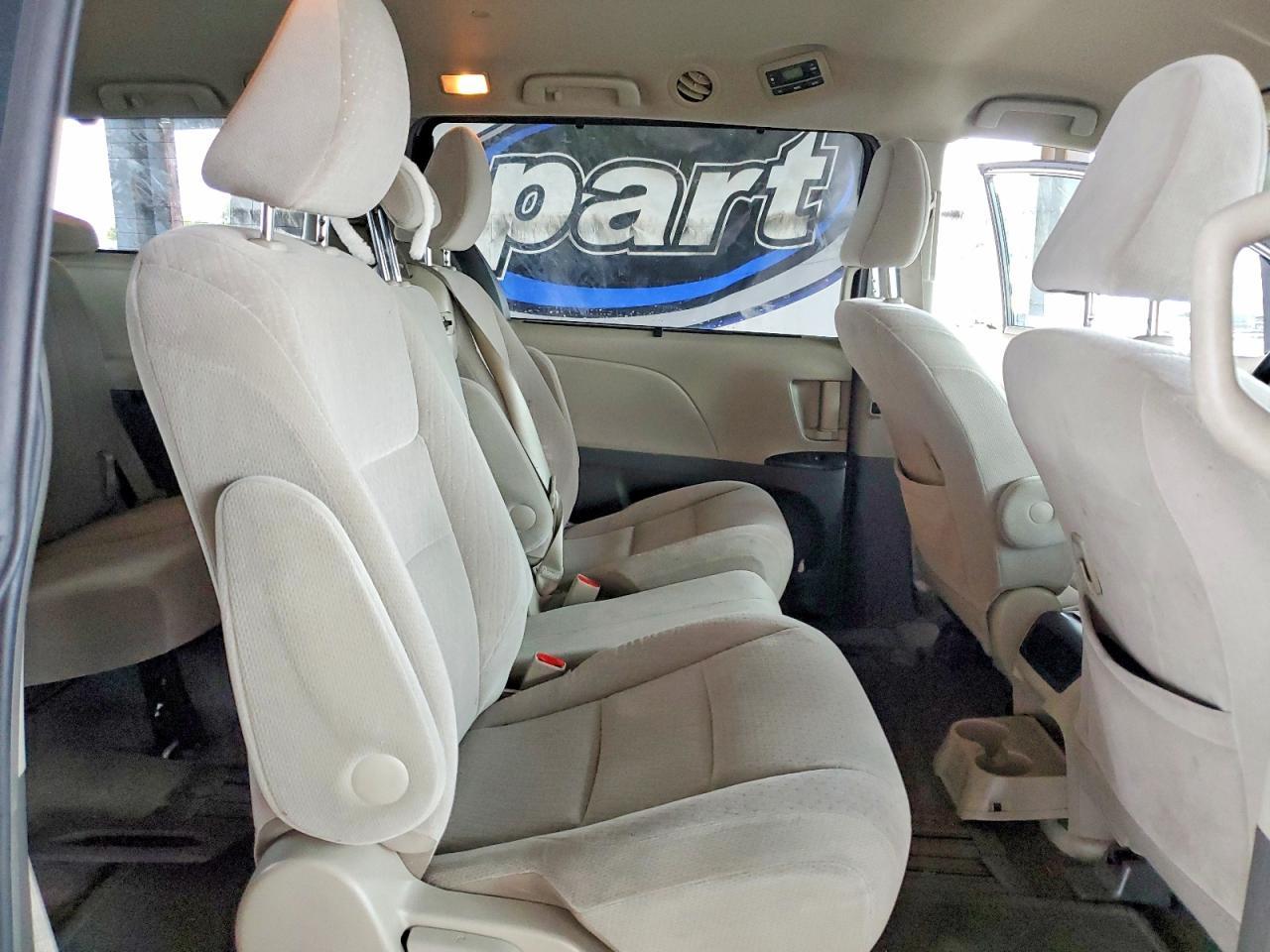 2016 TOYOTA SIENNA