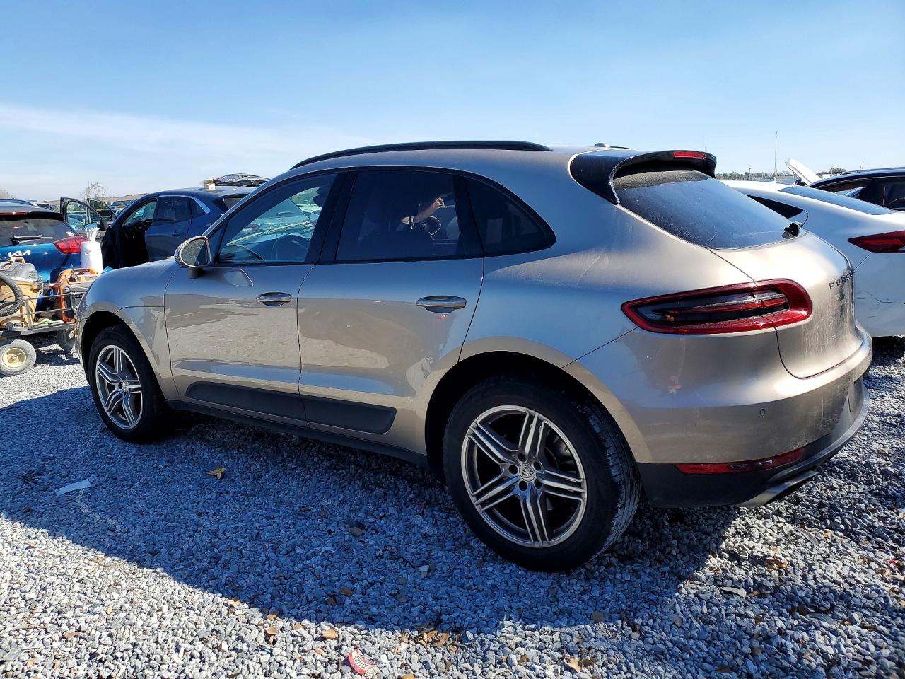 2017 PORSCHE Macan