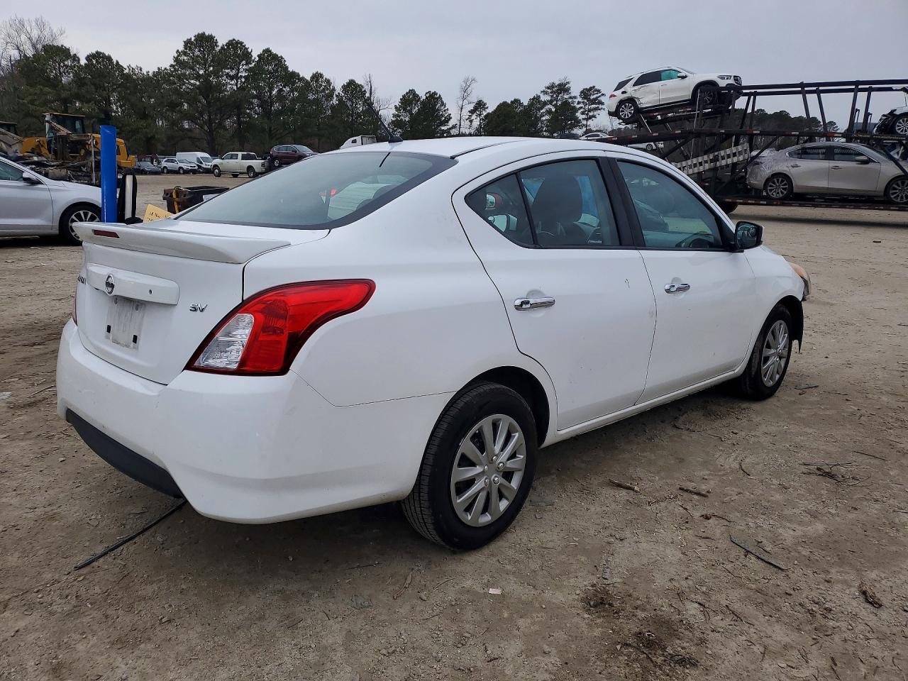 2018 NISSAN VERSA