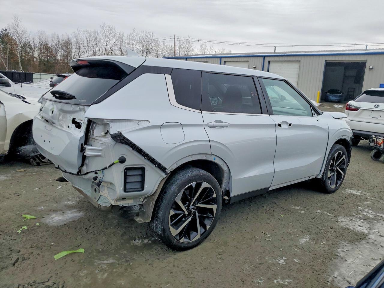 2022 MITSUBISHI outlander