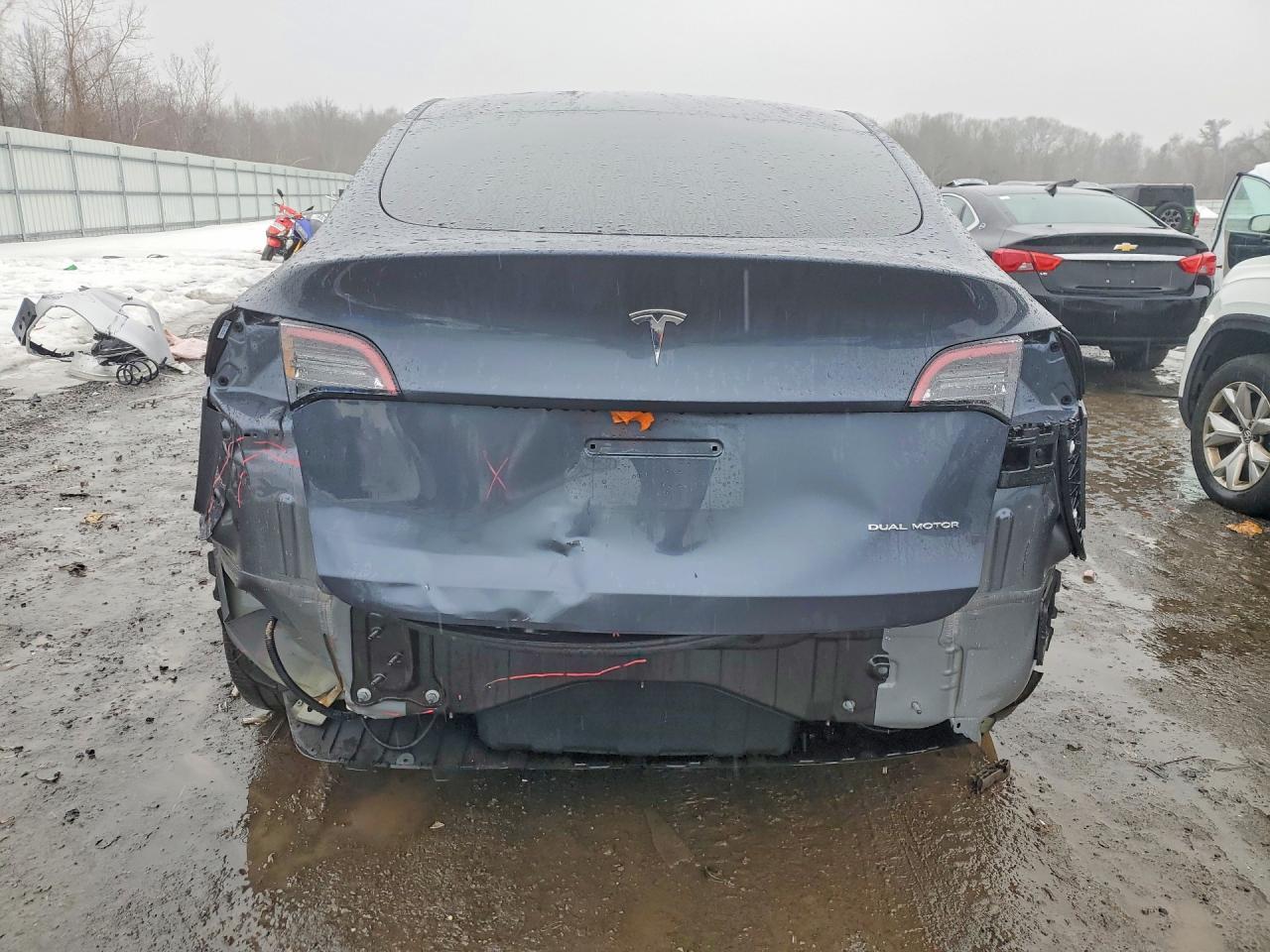 2024 TESLA MODEL Y