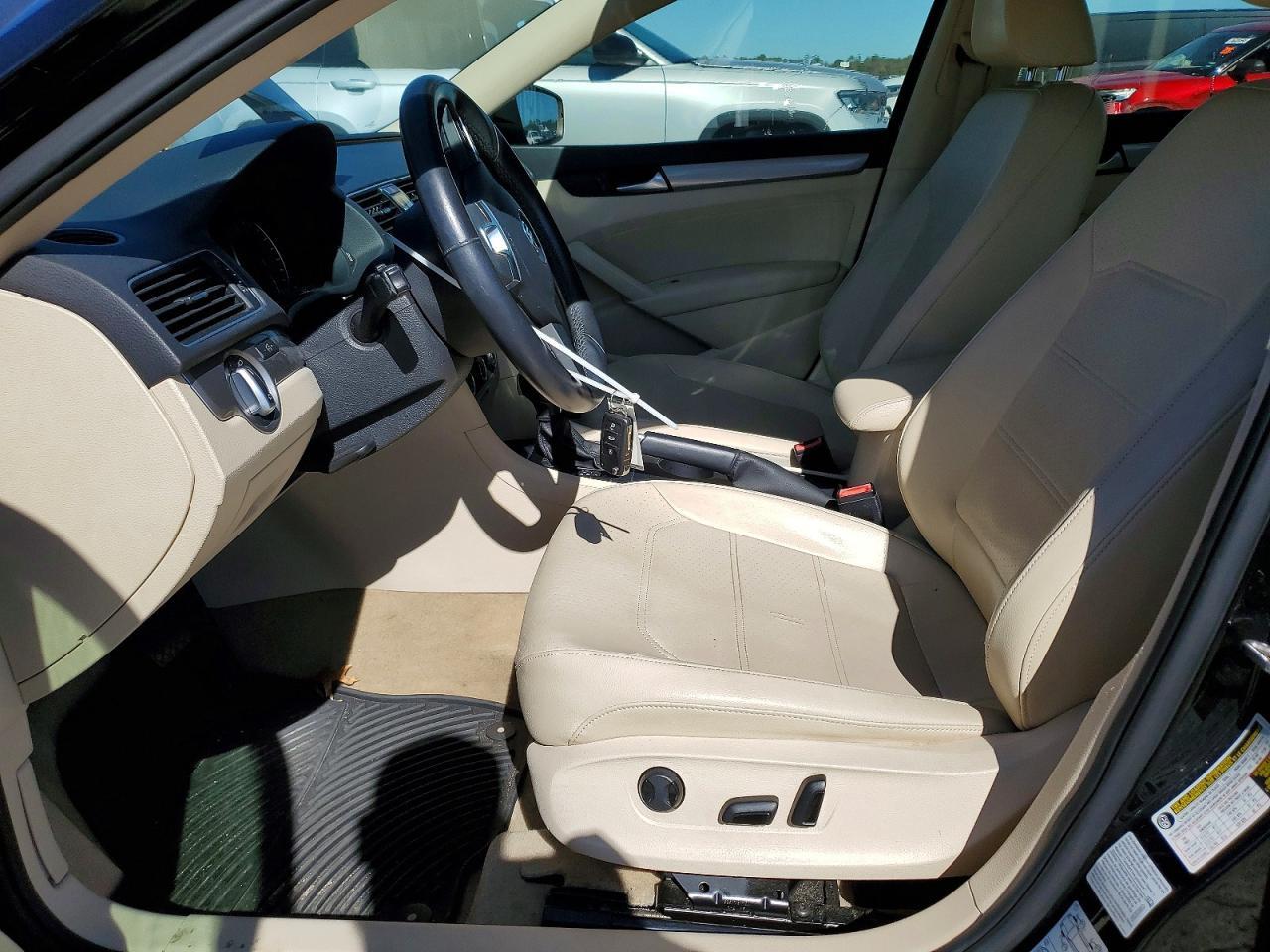 2015 VOLKSWAGEN Passat