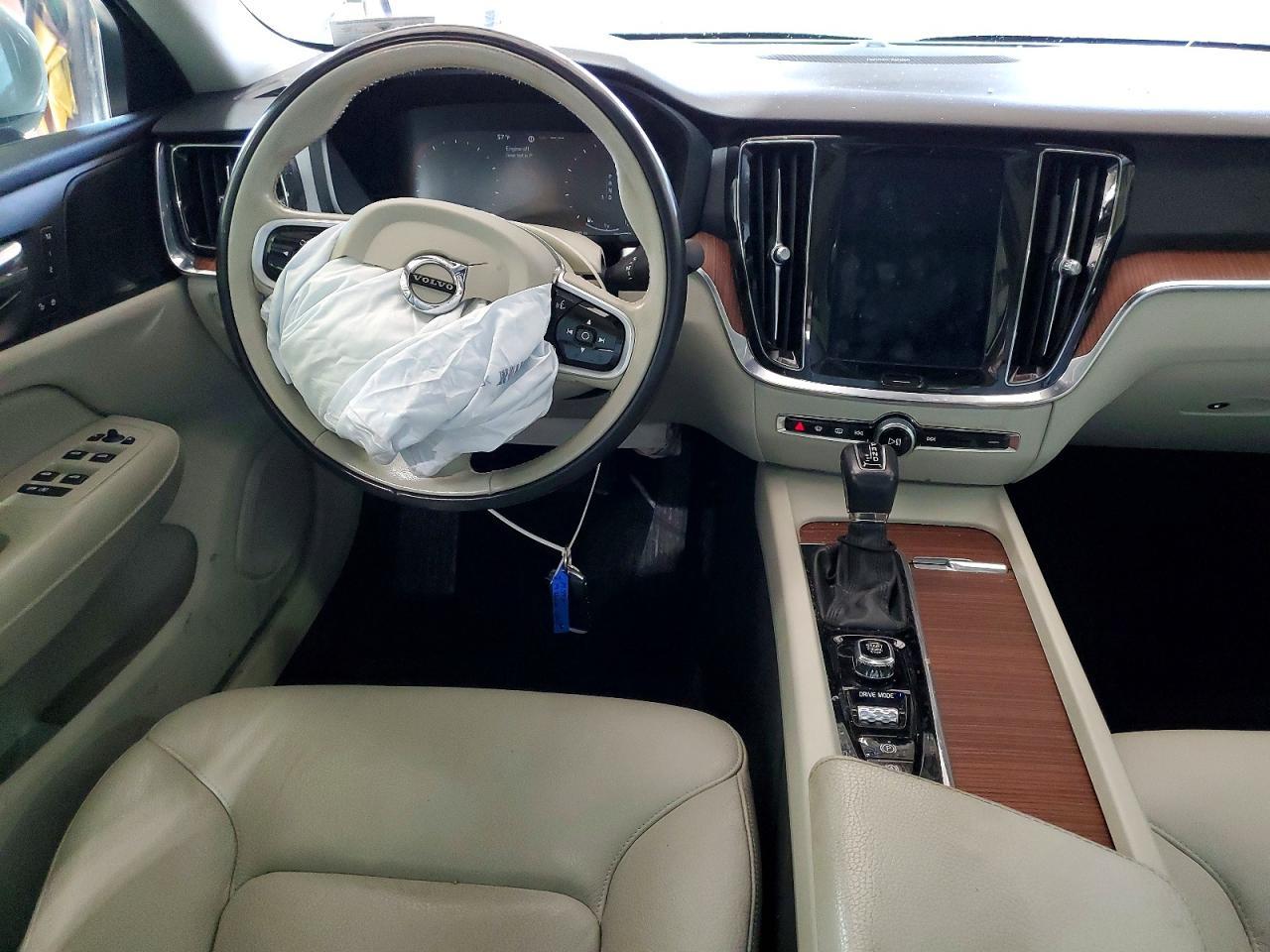 2019 VOLVO S60