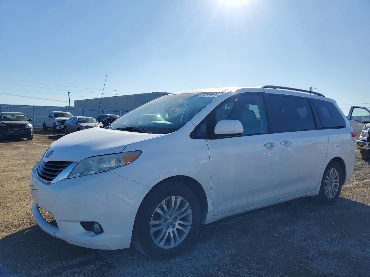 2013 TOYOTA SIENNA