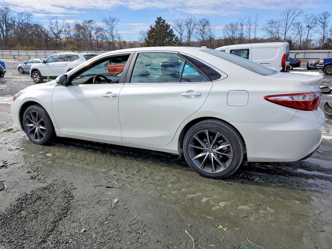 2015 TOYOTA CAMRY