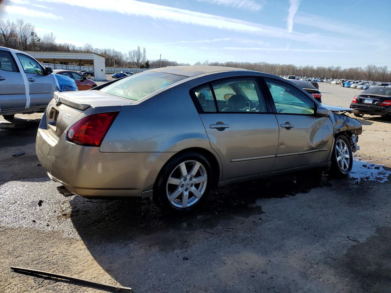2005 NISSAN Maxima