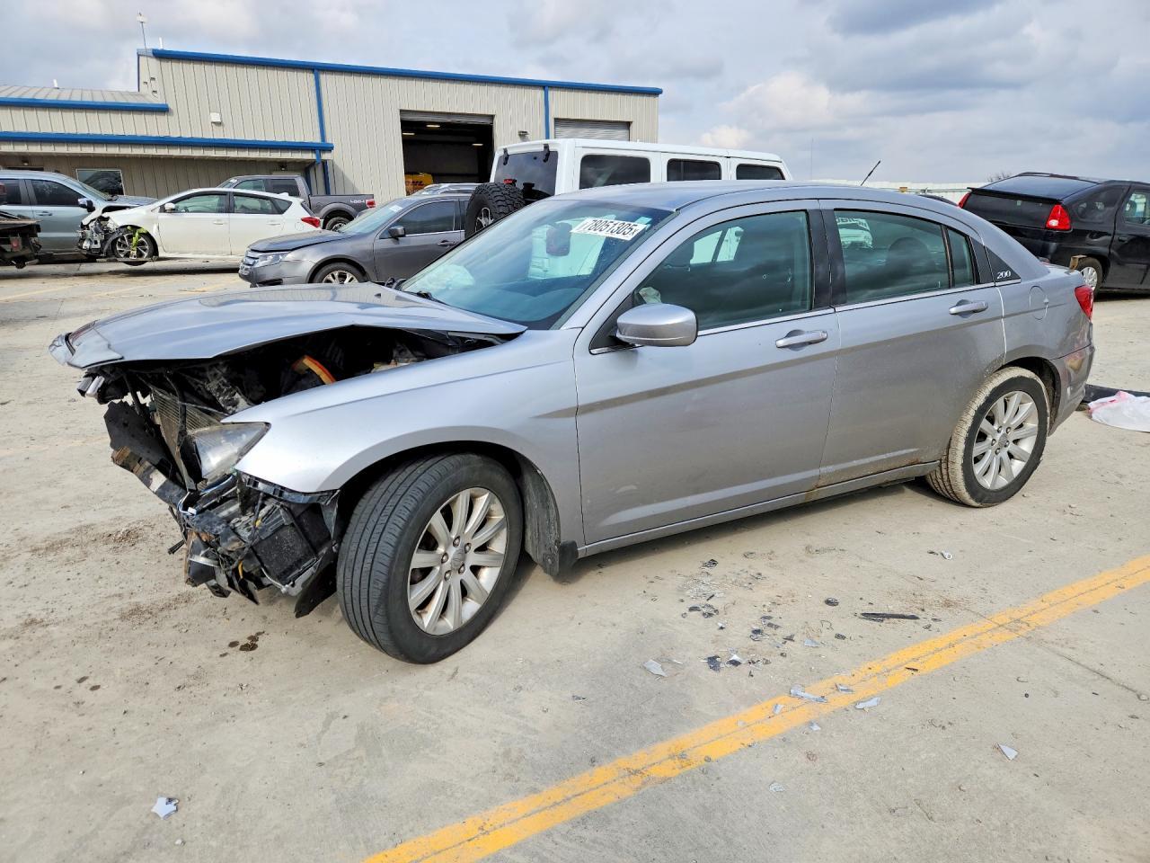 2013 CHRYSLER 200