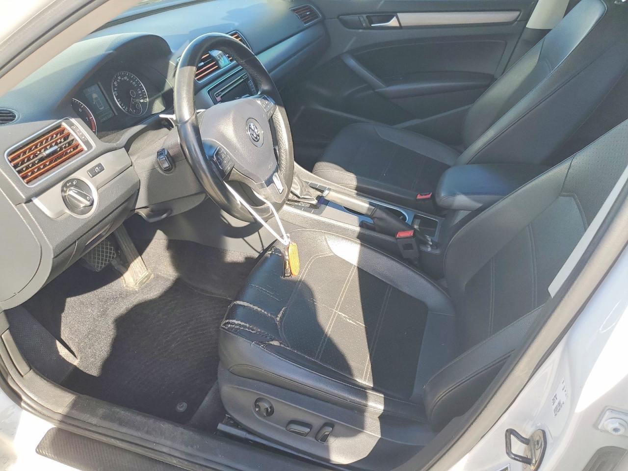 2014 VOLKSWAGEN Passat