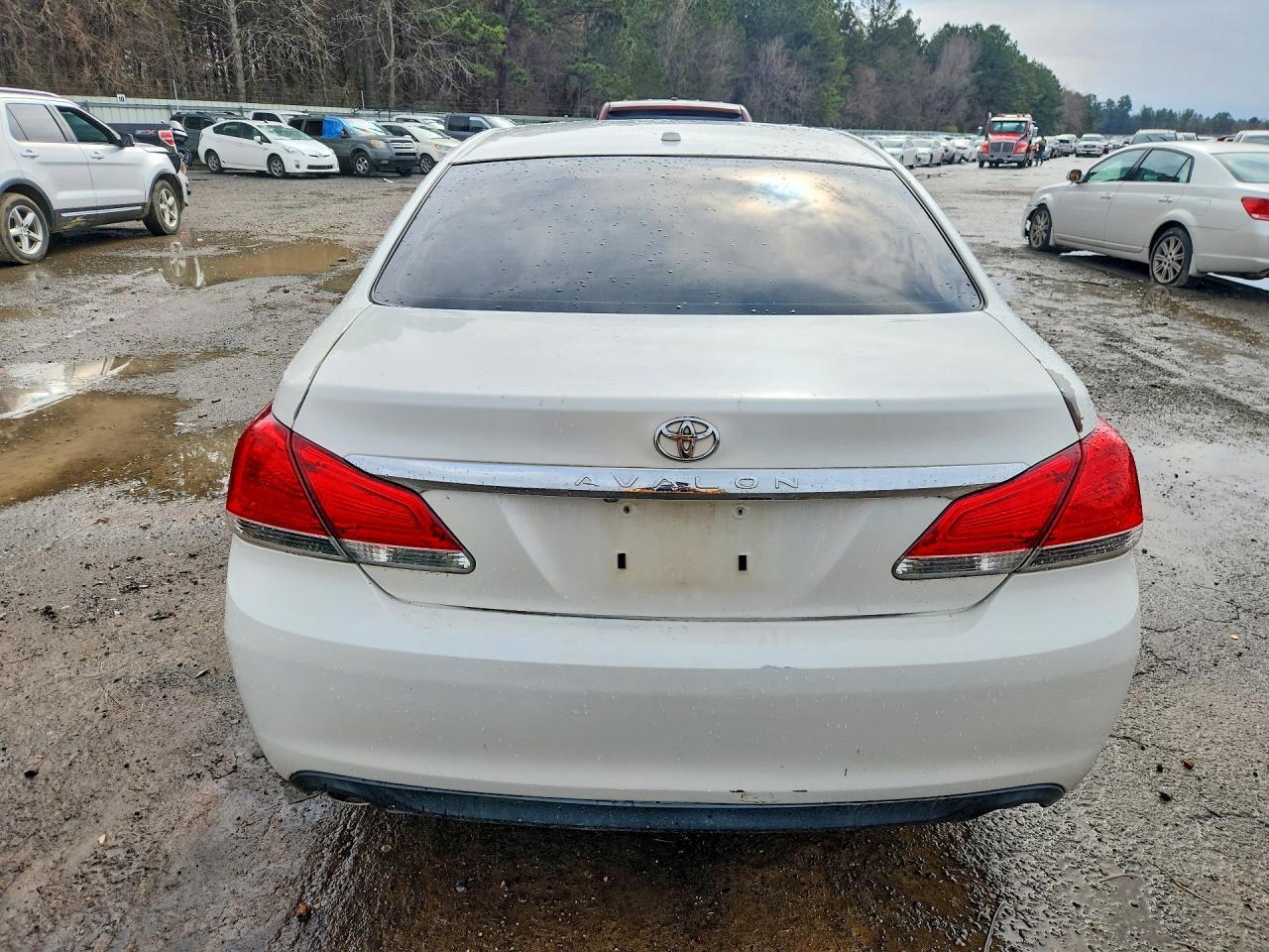2011 TOYOTA Avalon