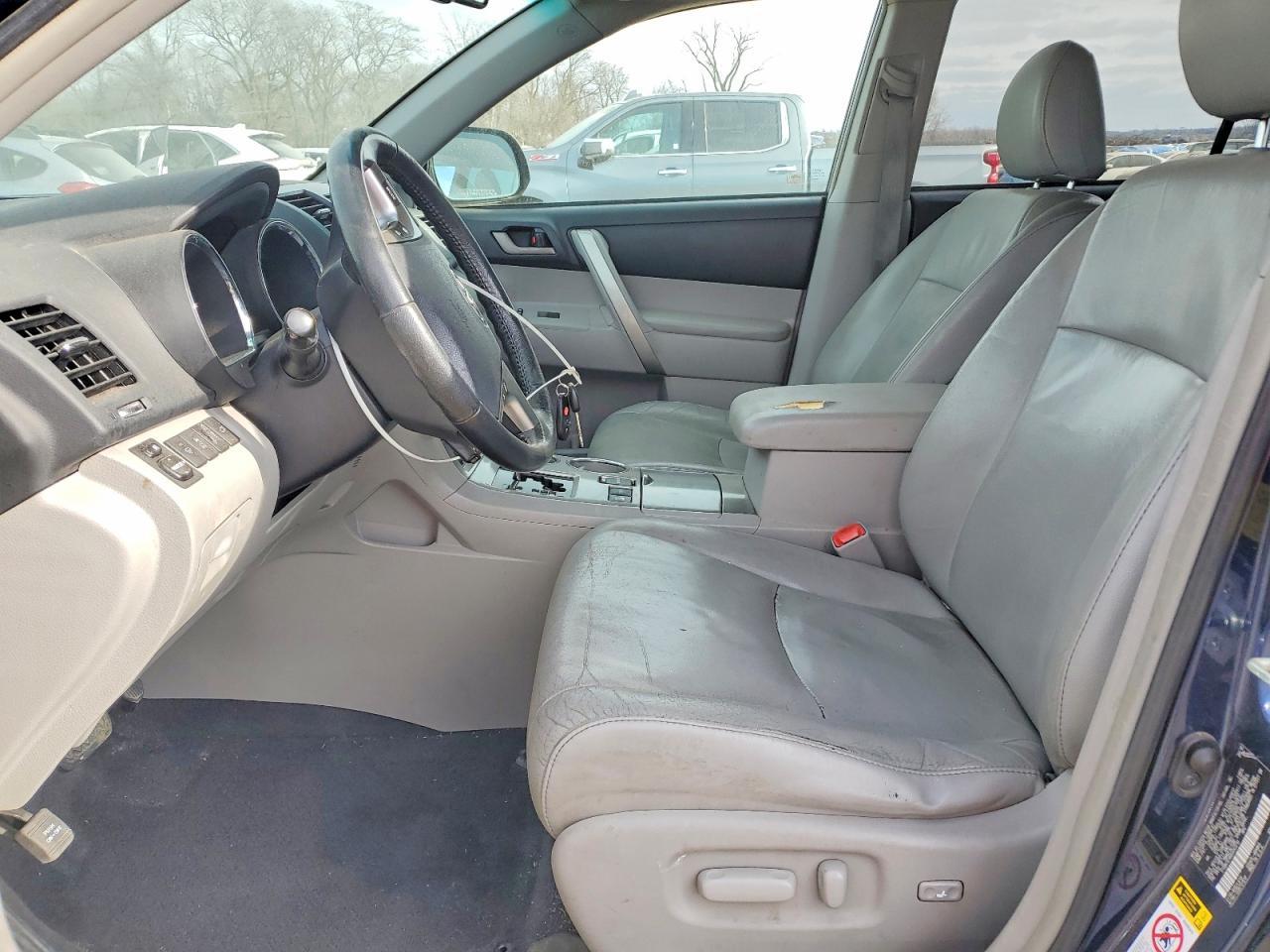 2011 TOYOTA HIGHLANDER