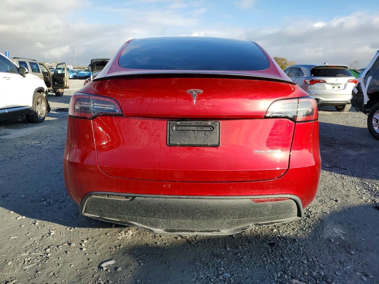 2025 TESLA MODEL Y