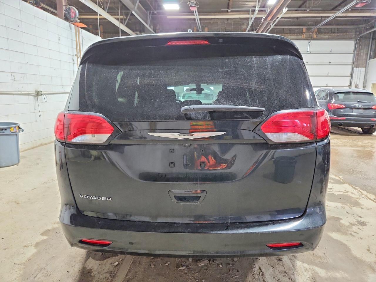2022 CHRYSLER Voyager