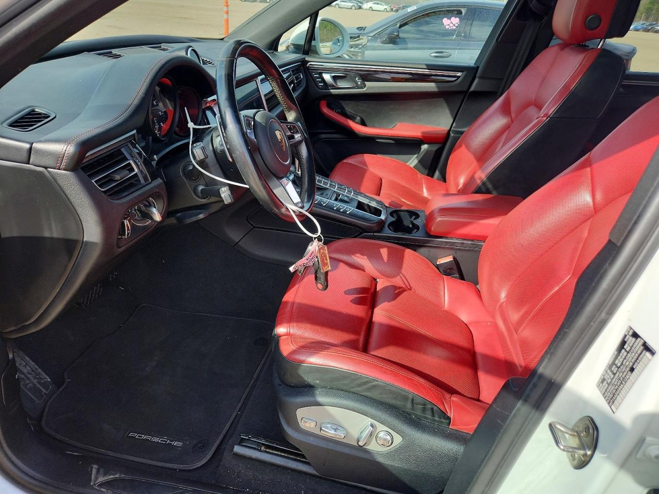2021 PORSCHE Macan