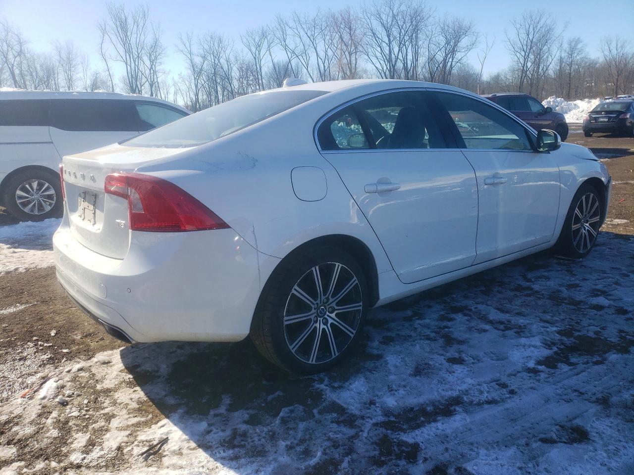 2015 VOLVO S60