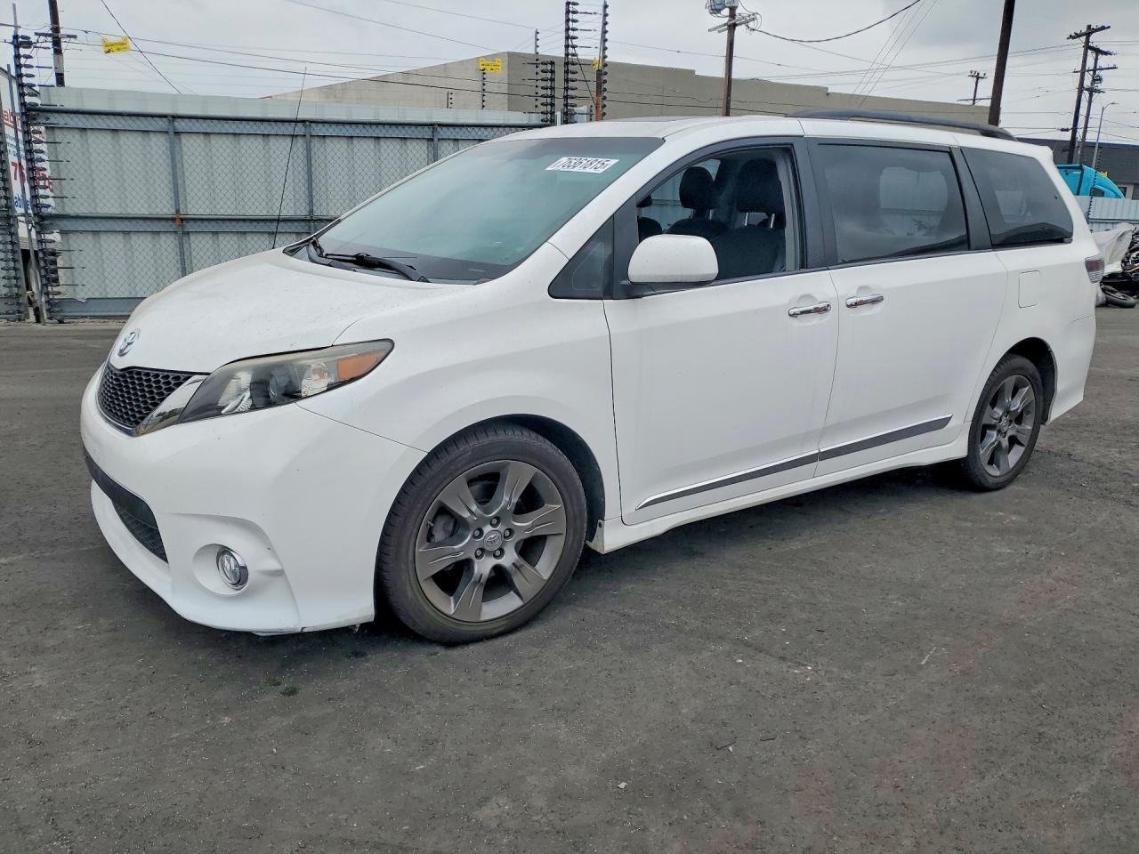 2014 TOYOTA SIENNA