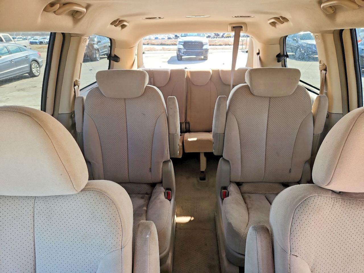 2007 HYUNDAI Entourage