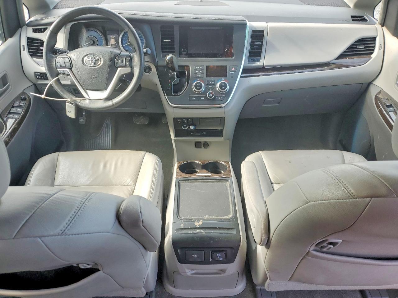 2017 TOYOTA SIENNA