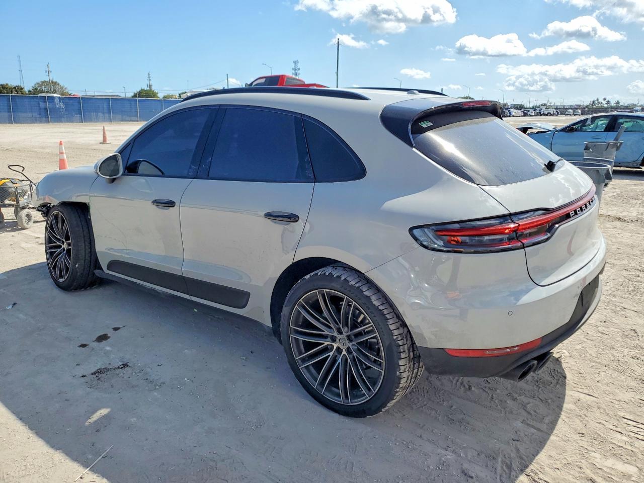 2020 PORSCHE Macan
