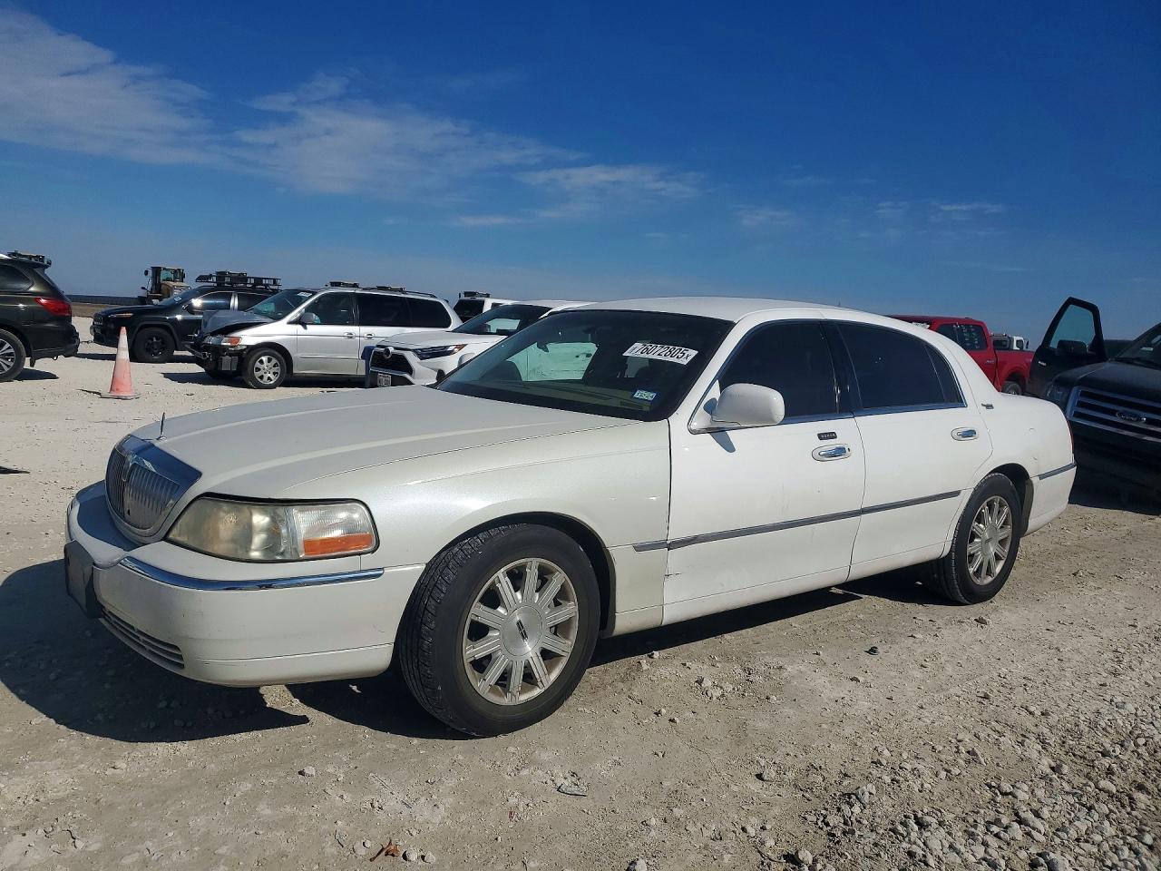 2011 LINCOLN Town Car