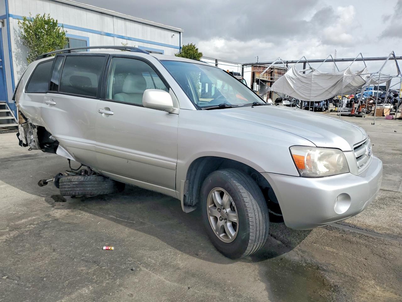 2005 TOYOTA HIGHLANDER