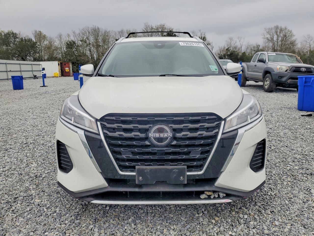 2023 NISSAN KICKS