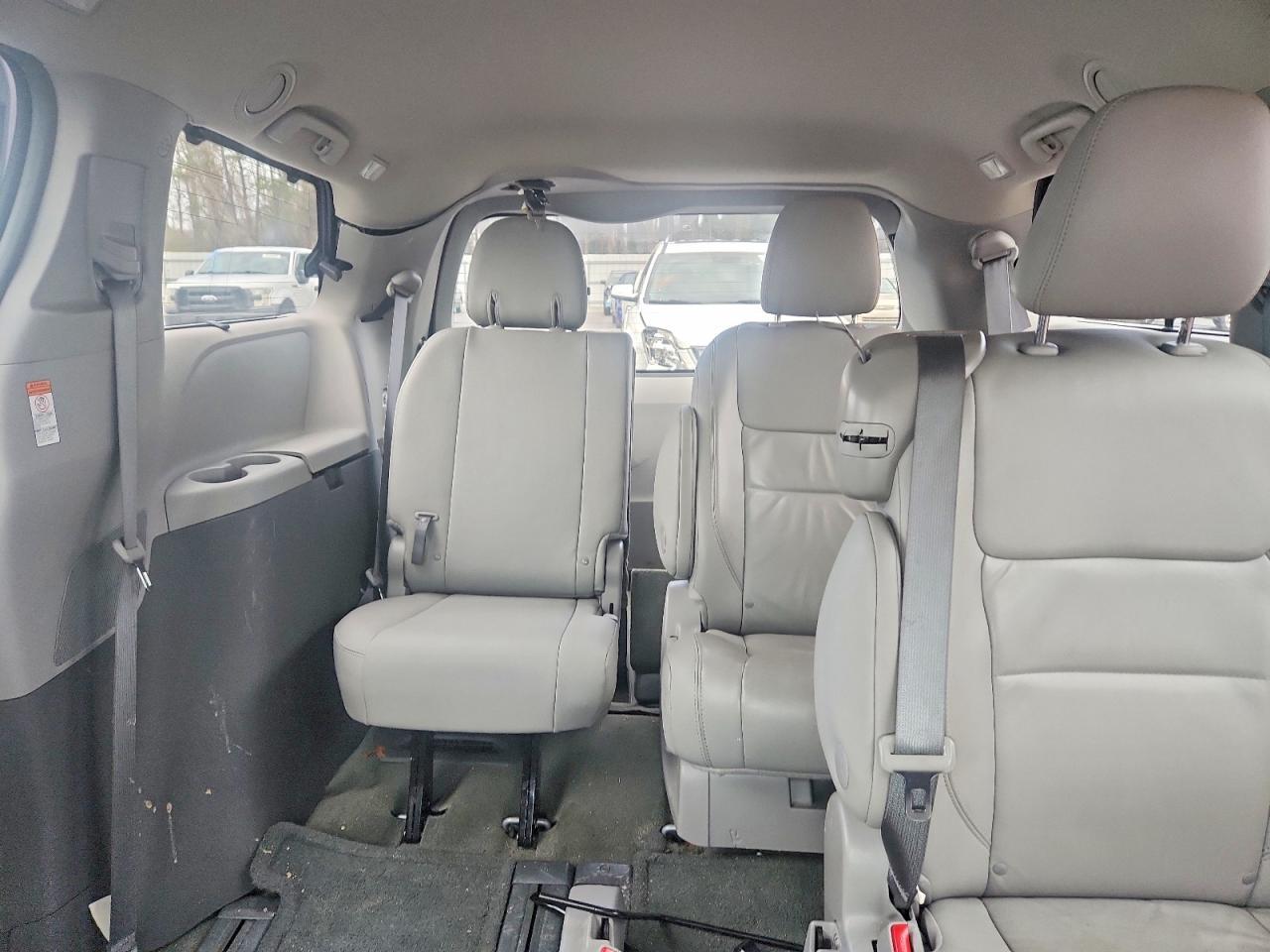 2015 TOYOTA SIENNA