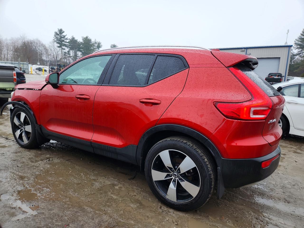2020 VOLVO XC40