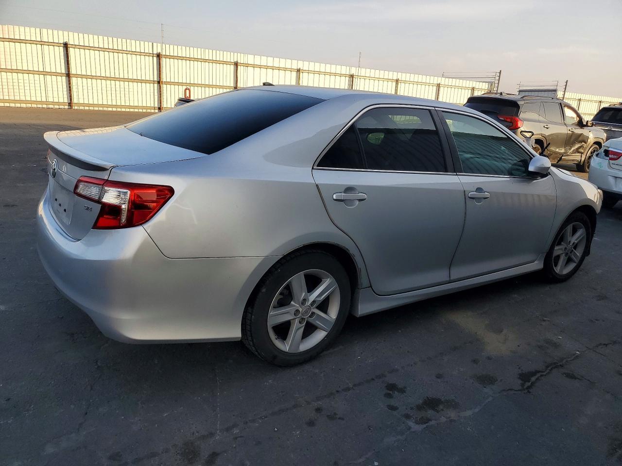 2014 TOYOTA CAMRY