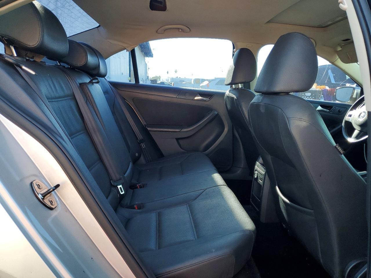 2011 VOLKSWAGEN JETTA