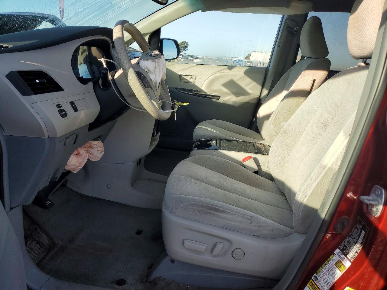 2013 TOYOTA SIENNA