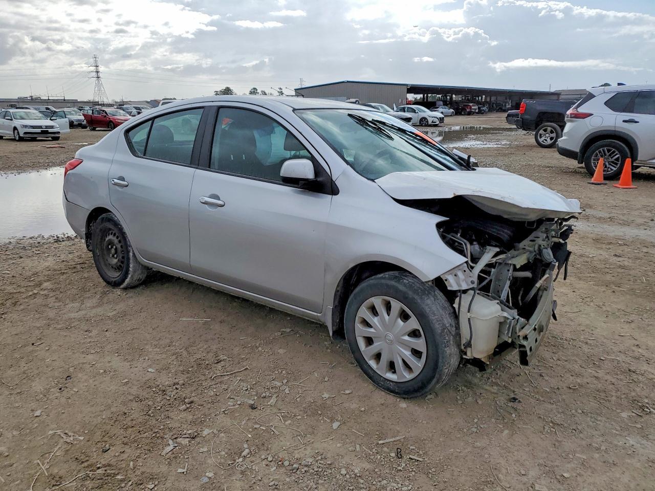 2012 NISSAN VERSA