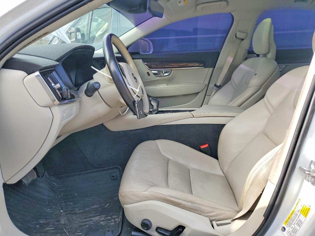 2018 VOLVO S90